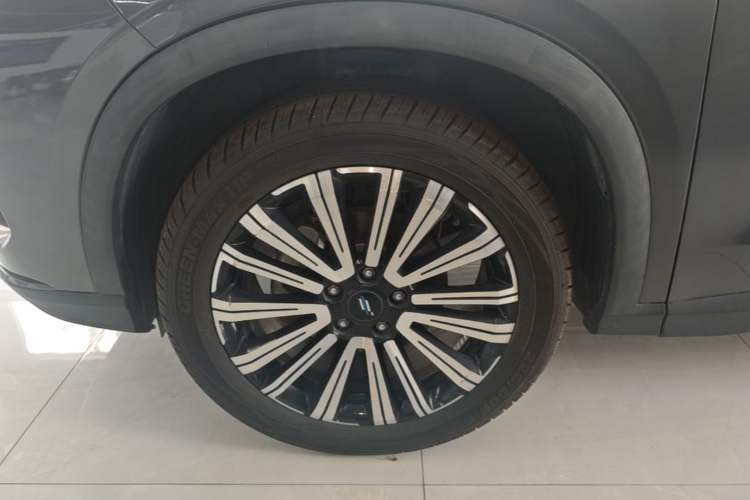 Used CHANGAN OSHAN X5 2021 1.5T DCT Prestige Edition Left Front Wheel Hub