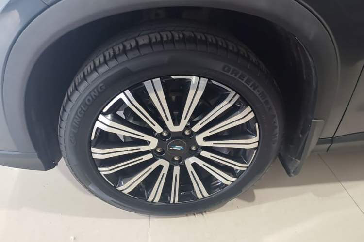Used CHANGAN OSHAN X5 2021 Revised Version 1.5T DCT Luxury Edition Left Front Wheel Hub