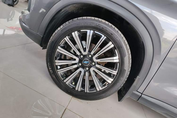 Used CHANGAN OSHAN X5 2021 1.5T DCT Prestige Edition Left Front Wheel Hub