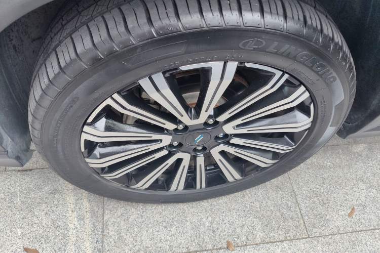 Used CHANGAN OSHAN X5 2021 1.5T DCT Prestige Edition Left Front Wheel Hub