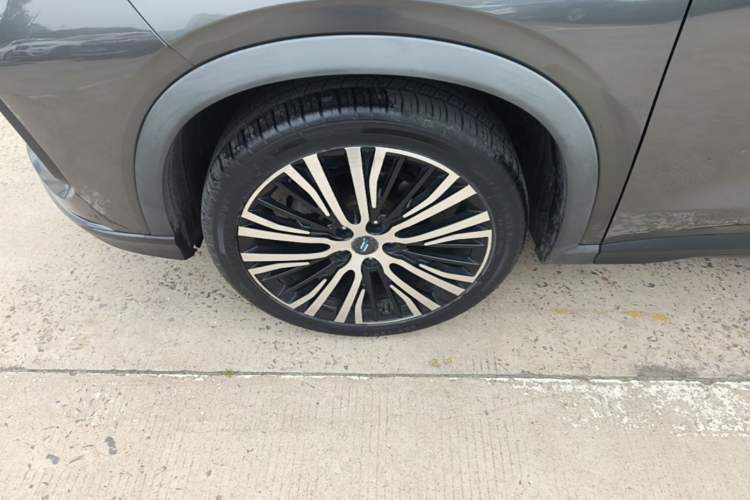 Used CHANGAN OSHAN X5 2021 1.5T DCT Flagship Edition Left Front Wheel Hub