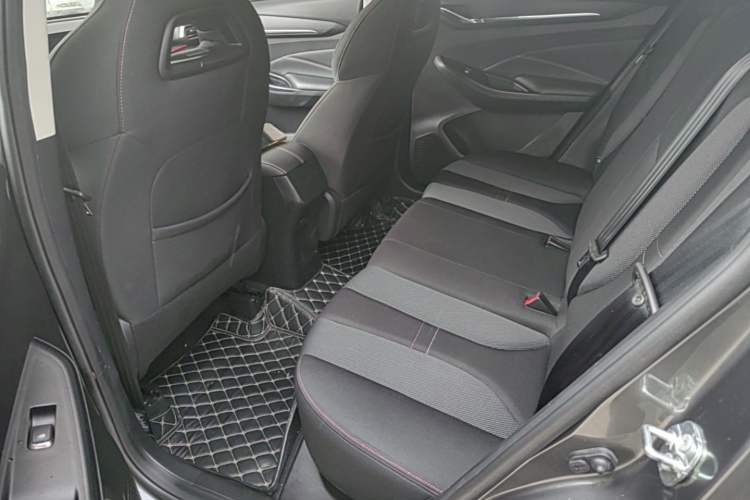 Used CHANGAN OSHAN X5 2021 1.6L CVT Luxury Version Left Rear Seat