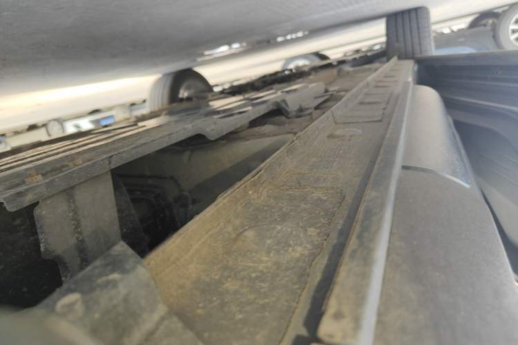 Used CHANGAN OSHAN X5 2021 1.5T DCT Flagship Edition Left Side Sill
