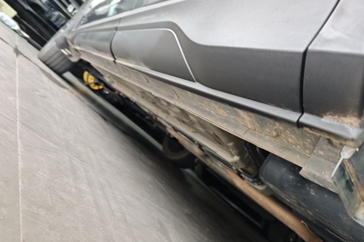 Used CHANGAN OSHAN X5 2021 1.5T DCT Flagship Edition Left Side Sill