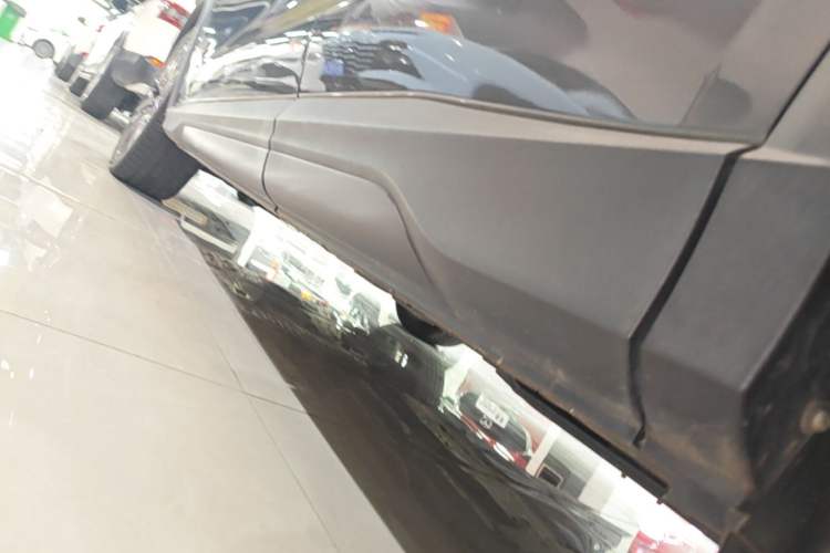 Used CHANGAN OSHAN X5 2021 1.5T DCT Flagship Edition Left Side Sill