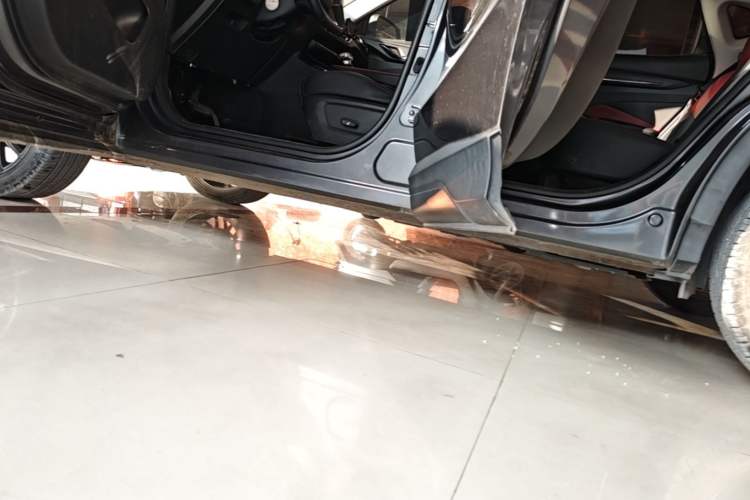 Used CHANGAN OSHAN X5 2021 1.5T DCT Flagship Edition Left Side Sill