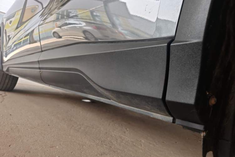 Used CHANGAN OSHAN X5 2021 1.5T DCT Flagship Edition Left Side Sill