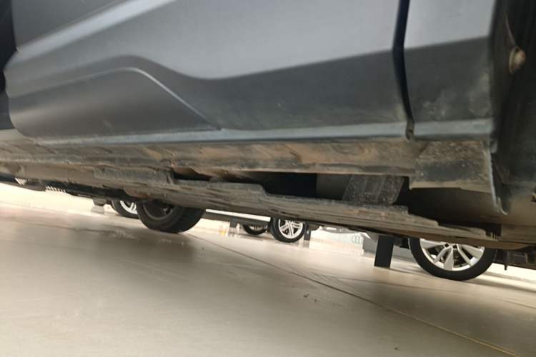 Used CHANGAN OSHAN X5 2021 1.6L CVT Luxury Model Left Side Sill