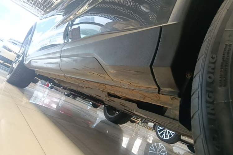 Used CHANGAN OSHAN X5 2021 1.5T DCT Flagship Edition Left Side Sill