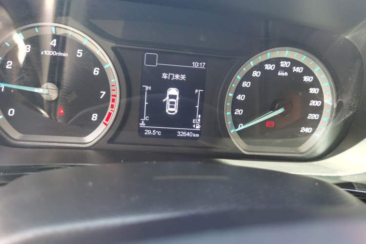 Used CHANGAN OSHAN X5 2021 Revised Version 1.6L Manual Luxury Edition Odometer Close Up