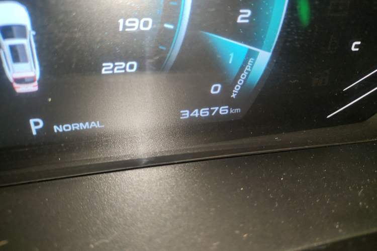 Used CHANGAN OSHAN X5 2021 1.6L CVT Luxury Model Odometer Close Up