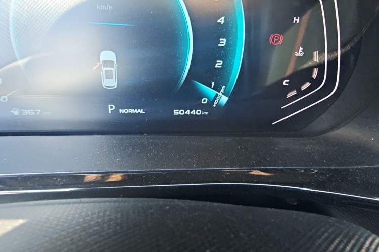 Used CHANGAN OSHAN X5 2021 1.6L CVT Luxury Model Odometer Close Up
