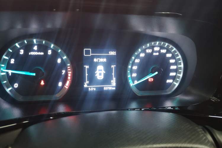 Used CHANGAN OSHAN X5 2021 Revised Version 1.6L Manual Luxury Edition Odometer Close Up