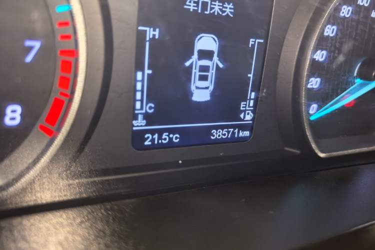Used CHANGAN OSHAN X5 2021 Revised Version 1.5T DCT Luxury Edition Odometer Close Up