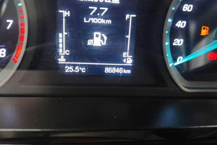 Used CHANGAN OSHAN X5 2021 Revised Version 1.6L CVT Luxury Edition Odometer Close Up