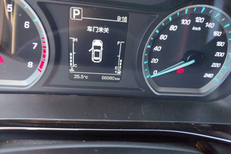 Used CHANGAN OSHAN X5 2021 1.5T DCT Luxury Edition Odometer Close Up