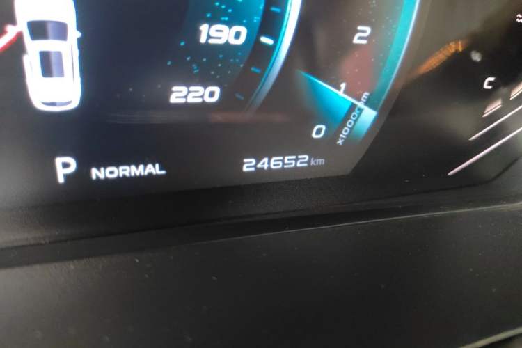 Used CHANGAN OSHAN X5 2021 1.6L CVT Luxury Model Odometer Close Up