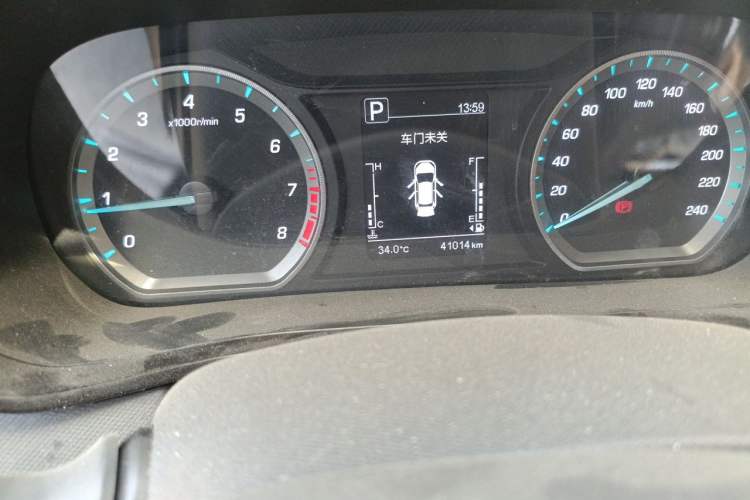 Used CHANGAN OSHAN X5 2021 Revised Version 1.6L CVT Luxury Edition Odometer Close Up