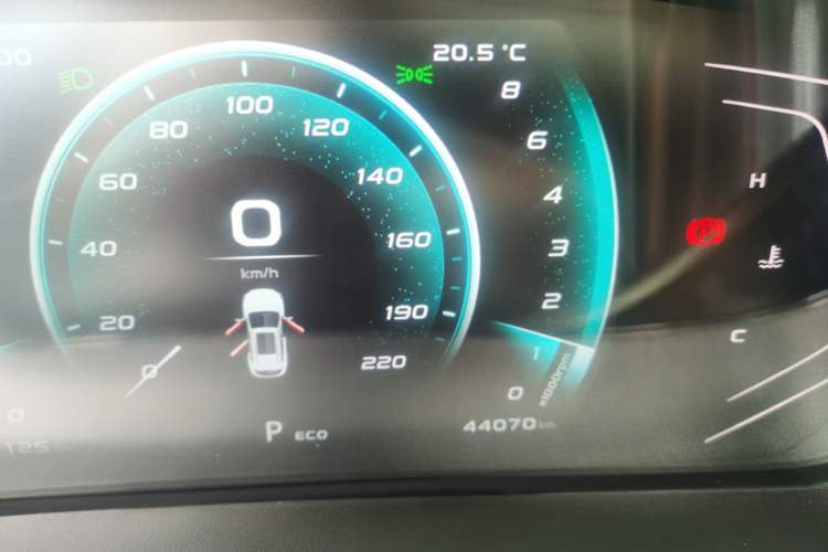 Used CHANGAN OSHAN X5 2021 1.6L CVT Luxury Model Odometer Close Up