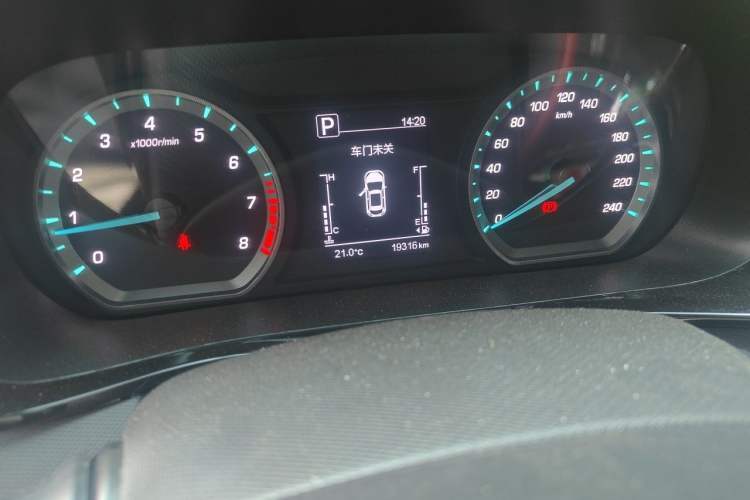 Used CHANGAN OSHAN X5 2021 Revised Version 1.5T DCT Luxury Edition Odometer Close Up