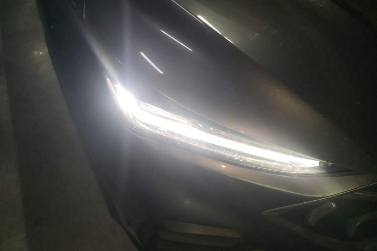 Used CHANGAN OSHAN X5 2021 1.6L CVT Luxury Model Right Front Headlight