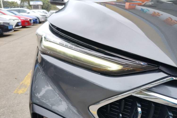 Used CHANGAN OSHAN X5 2021 Revised Version 1.6L CVT Luxury Edition Right Front Headlight