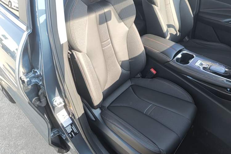 Used CHANGAN OSHAN X5 2021 1.6L CVT Luxury Model Right Front Seat