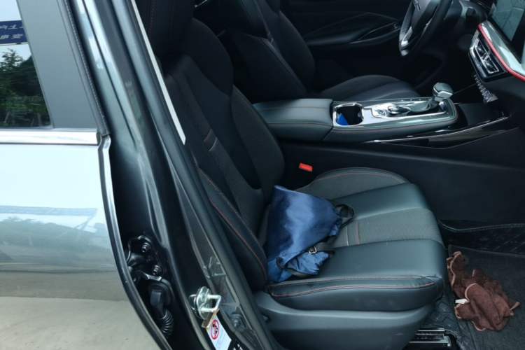 Used CHANGAN OSHAN X5 2021 1.6L CVT Luxury Model Right Front Seat