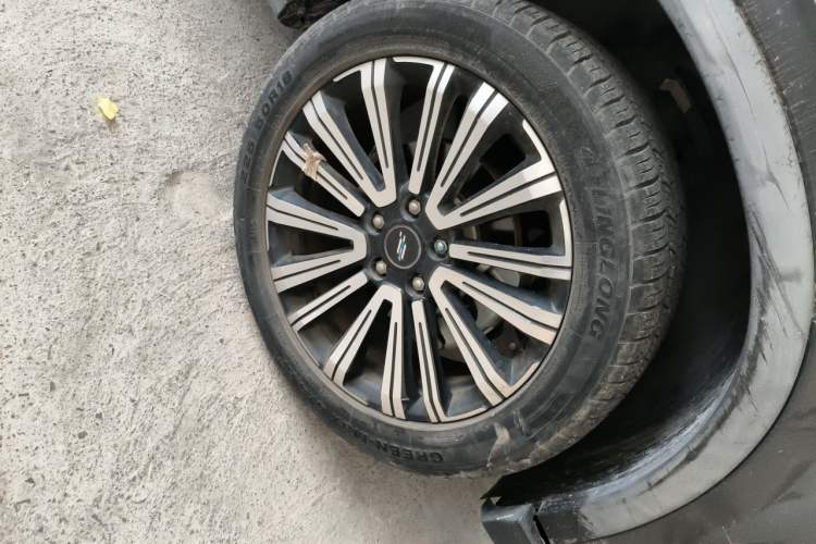 Used CHANGAN OSHAN X5 2021 1.5T DCT Prestige Edition Right Front Wheel Hub