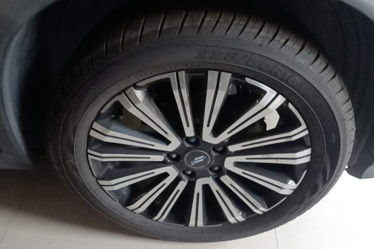 Used CHANGAN OSHAN X5 2021 1.5T DCT Prestige Edition Right Front Wheel Hub