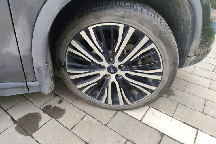 Used CHANGAN OSHAN X5 2021 1.5T DCT Flagship Edition Right Front Wheel Hub