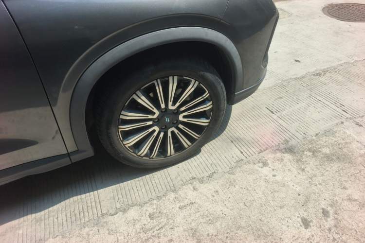 Used CHANGAN OSHAN X5 2021 1.5T DCT Prestige Edition Right Front Wheel Hub