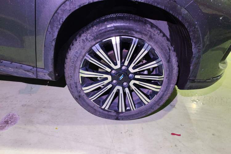 Used CHANGAN OSHAN X5 2021 1.5T DCT Prestige Edition Right Front Wheel Hub