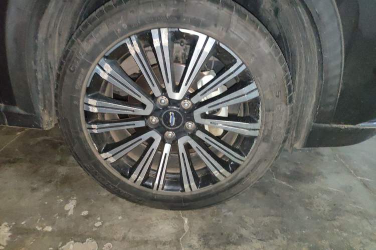 Used CHANGAN OSHAN X5 2021 1.5T DCT Prestige Edition Right Front Wheel Hub