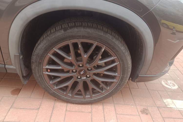 Used CHANGAN OSHAN X5 2021 1.5T DCT Flagship Edition Right Front Wheel Hub