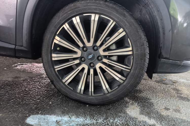 Used CHANGAN OSHAN X5 2021 Revised Version 1.5T DCT Luxury Edition Right Front Wheel Hub
