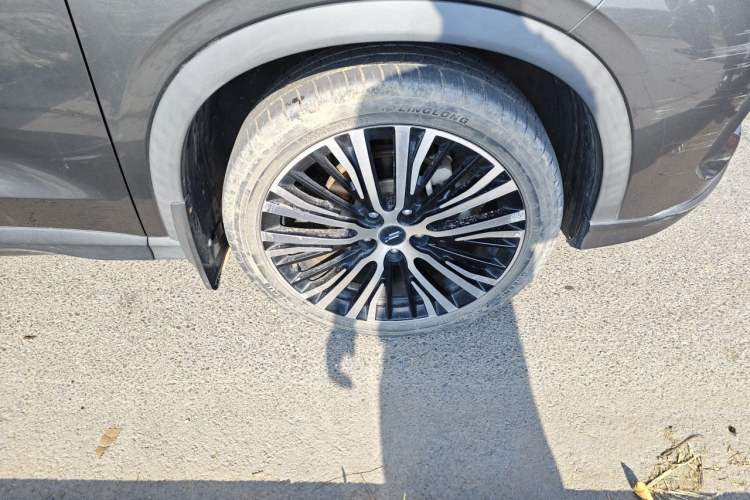 Used CHANGAN OSHAN X5 2021 1.5T DCT Flagship Edition Right Front Wheel Hub