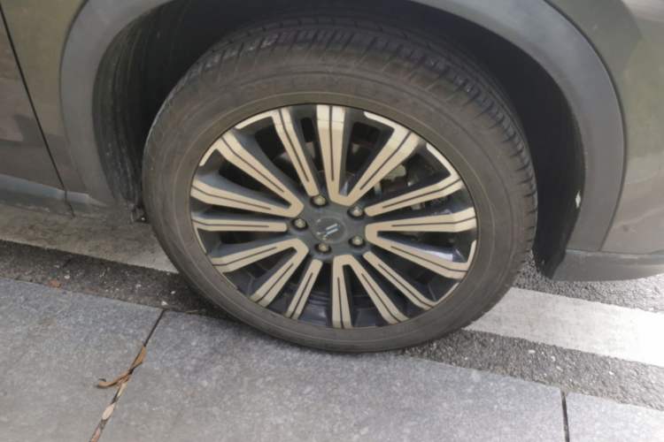 Used CHANGAN OSHAN X5 2021 1.5T DCT Prestige Edition Right Front Wheel Hub