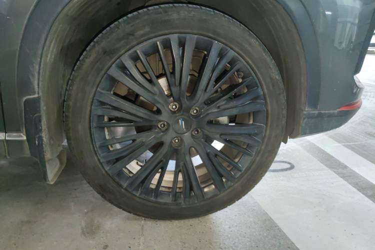 Used CHANGAN OSHAN X5 2021 1.5T DCT Flagship Edition Right Front Wheel Hub
