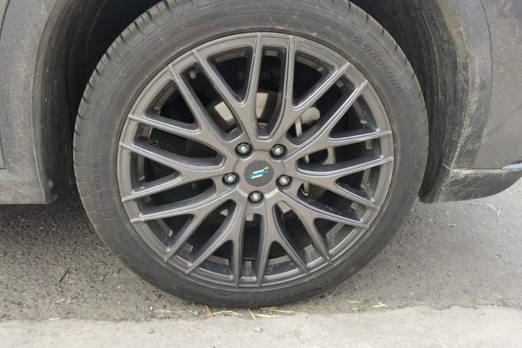 Used CHANGAN OSHAN X5 2021 1.5T DCT Flagship Edition Right Front Wheel Hub