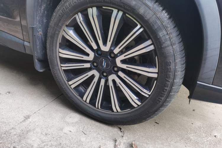 Used CHANGAN OSHAN X5 2021 1.5T DCT Prestige Edition Right Front Wheel Hub