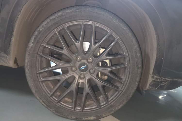 Used CHANGAN OSHAN X5 2021 1.5T DCT Flagship Edition Right Front Wheel Hub