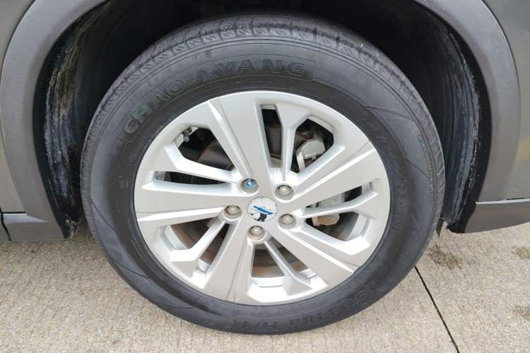 Used CHANGAN OSHAN X5 2021 Revised Version 1.6L CVT Luxury Edition Right Front Wheel Hub