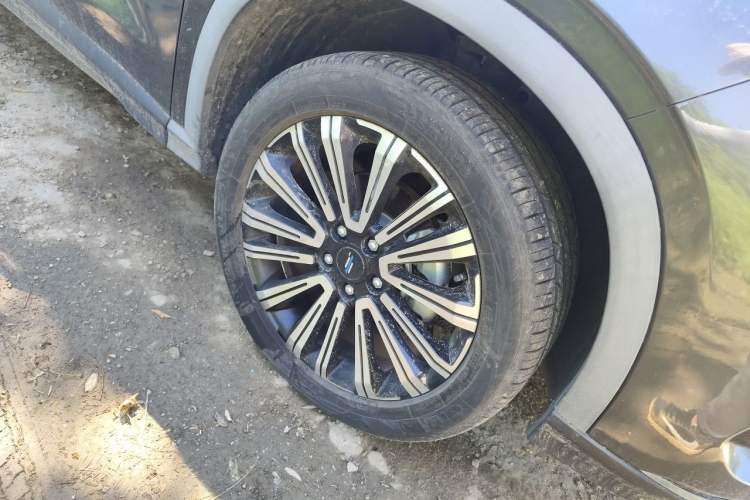 Used CHANGAN OSHAN X5 2021 1.5T DCT Luxury Edition Right Front Wheel Hub