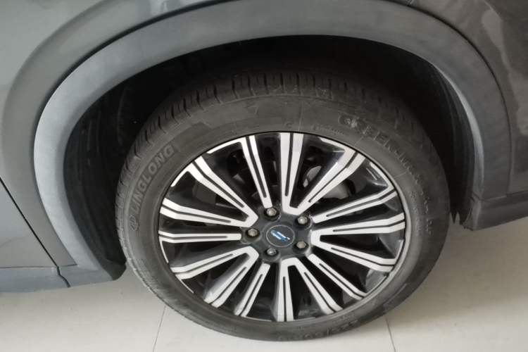 Used CHANGAN OSHAN X5 2021 1.5T DCT Prestige Edition Right Front Wheel Hub