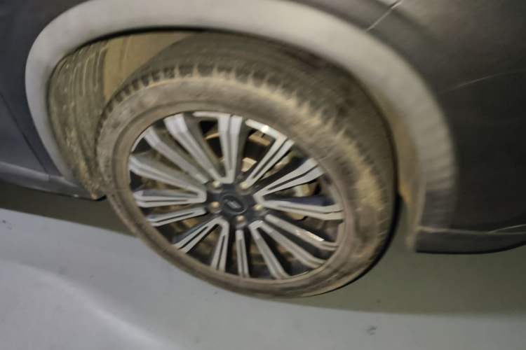 Used CHANGAN OSHAN X5 2021 1.5T DCT Prestige Edition Right Front Wheel Hub