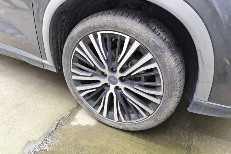 Used CHANGAN OSHAN X5 2021 1.5T DCT Flagship Edition Right Front Wheel Hub