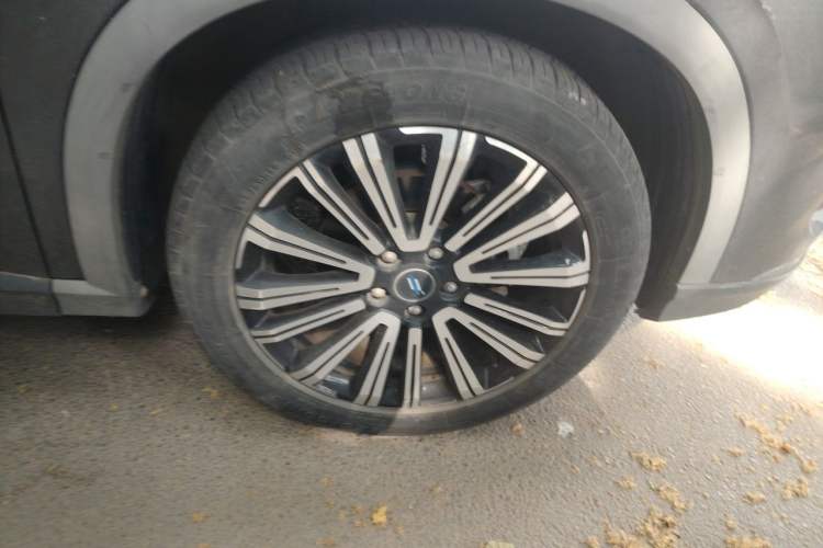 Used CHANGAN OSHAN X5 2021 1.6L CVT Flagship Model Right Front Wheel Hub
