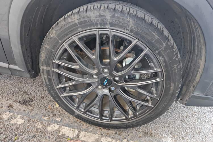 Used CHANGAN OSHAN X5 2021 1.5T DCT Flagship Edition Right Front Wheel Hub