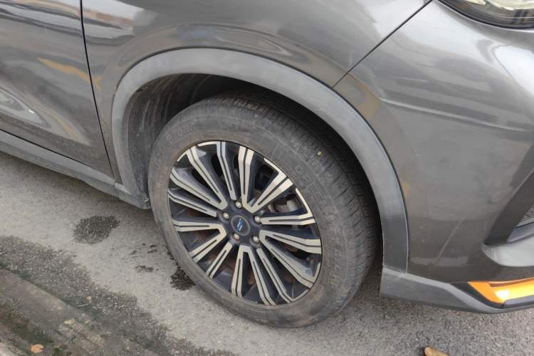 Used CHANGAN OSHAN X5 2021 Revised Version 1.5T DCT Luxury Edition Right Front Wheel Hub